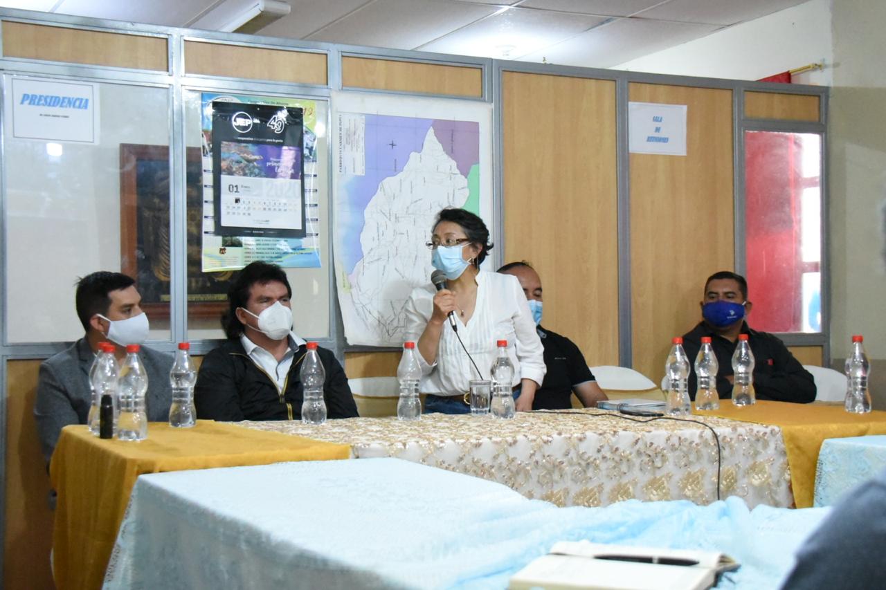 PREFECTURA DEL AZUAY ATIENDE NECESIDADES EN EL CARMEN DE PIJILÍ