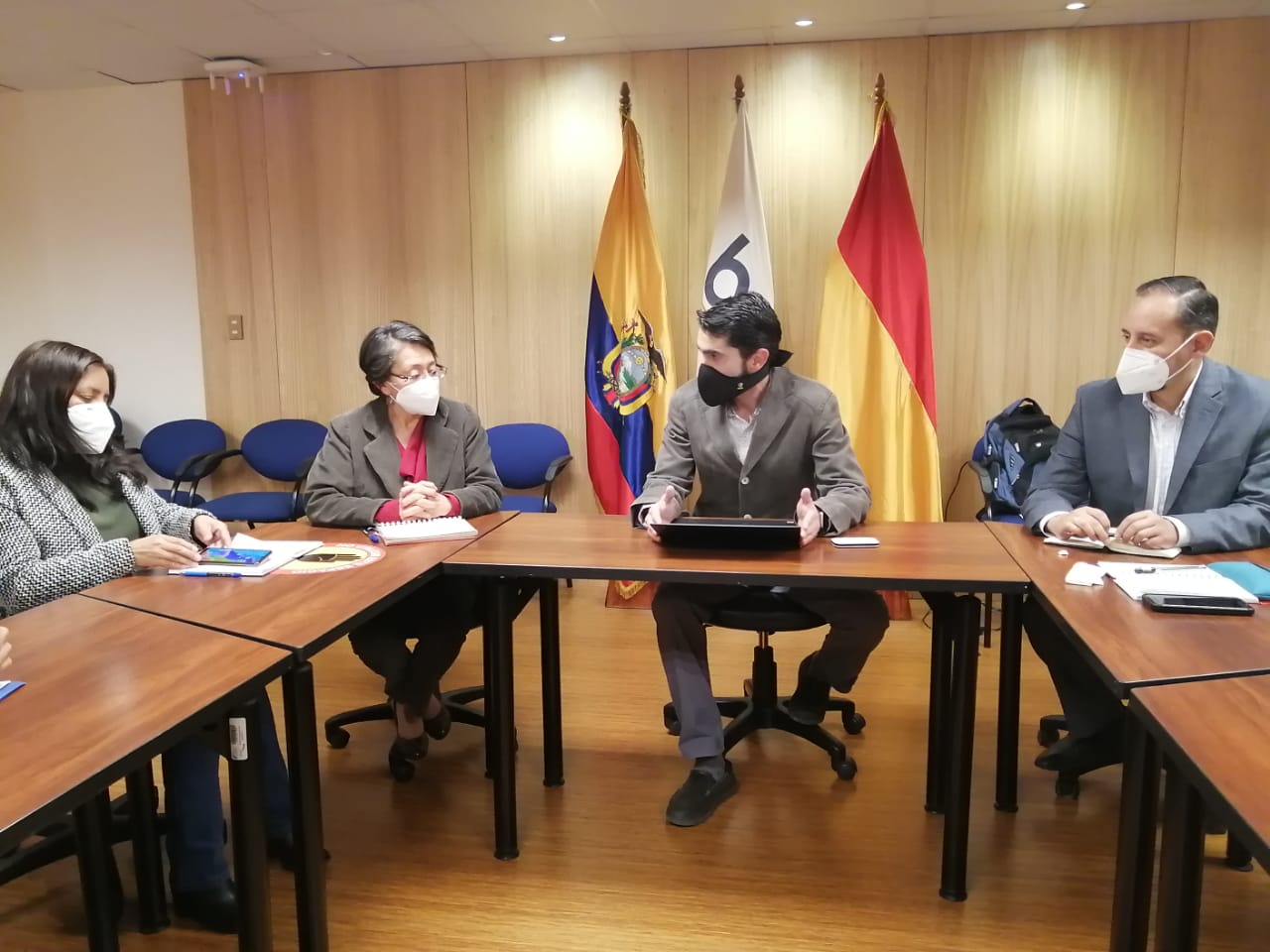 PREFECTURA DEL AZUAY BUSCA FINANCIAMIENTO CON EL BANCO DESARROLLO PARA EJECUTAR OBRAS