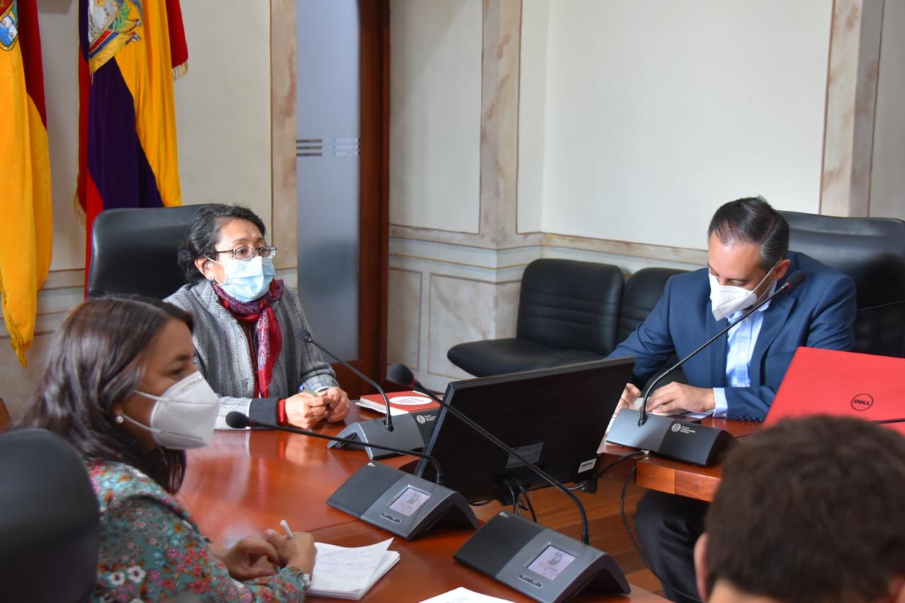 PREFECTURA DEL AZUAY Y EL BDE MANTIENEN REUNIONES DE TRABAJO EN BUSCA DE CRÉDITOS