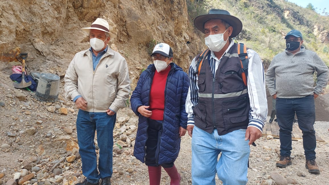 LA PREFECTA DEL AZUAY CONSTATA AVANCE DE OBRAS EN OÑA