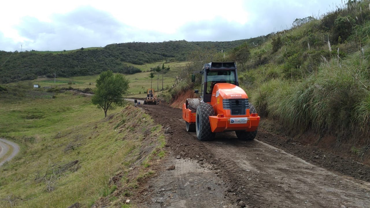 PREFECTURA AVANZA CON EL MANTENIMIENTO VIAL EN SÍGSIG