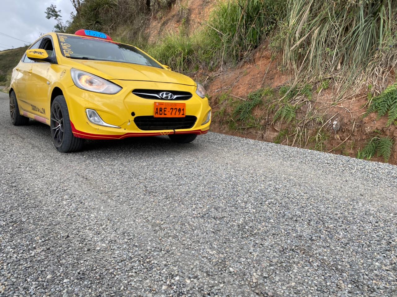 PREFECTURA DEL AZUAY INTERVIENE EN EL MEJORAMIENTO DE LA VÍA GÜEL – RURCAG – SÍGSIG