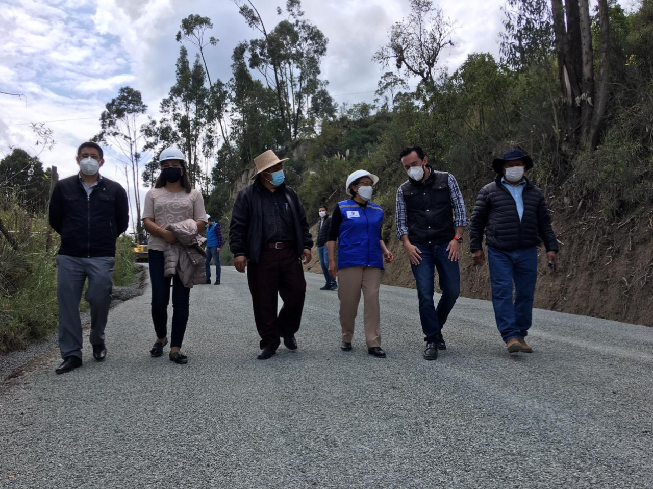 PREFECTURA DEL AZUAY MEJORA VÍA DE ACCESO A LLACAO