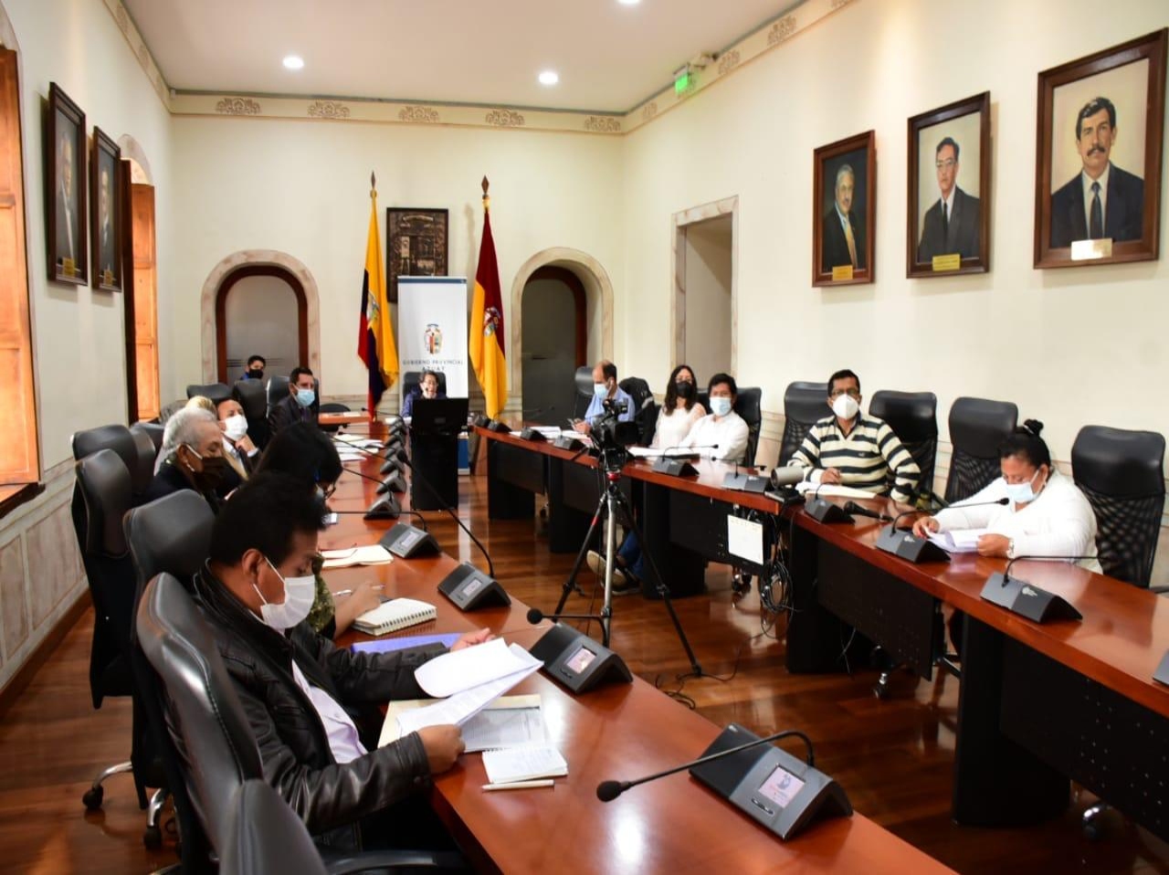 PREFECTA DIALOGÓ CON ASAMBLEÍSTAS ELECTOS SOBRE PROBLEMÁTICA DE LÍMITES ENTRE AZUAY Y GUAYAS