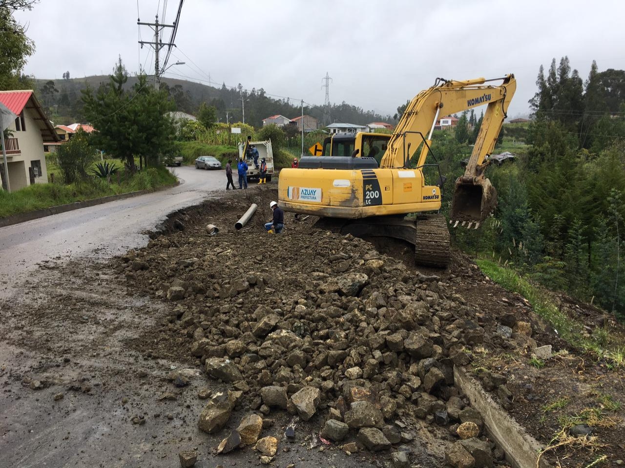 PREFECTURA DEL AZUAY INTERVINE EN LA VÍA MONAY – BAGUANCHI – PACCHA