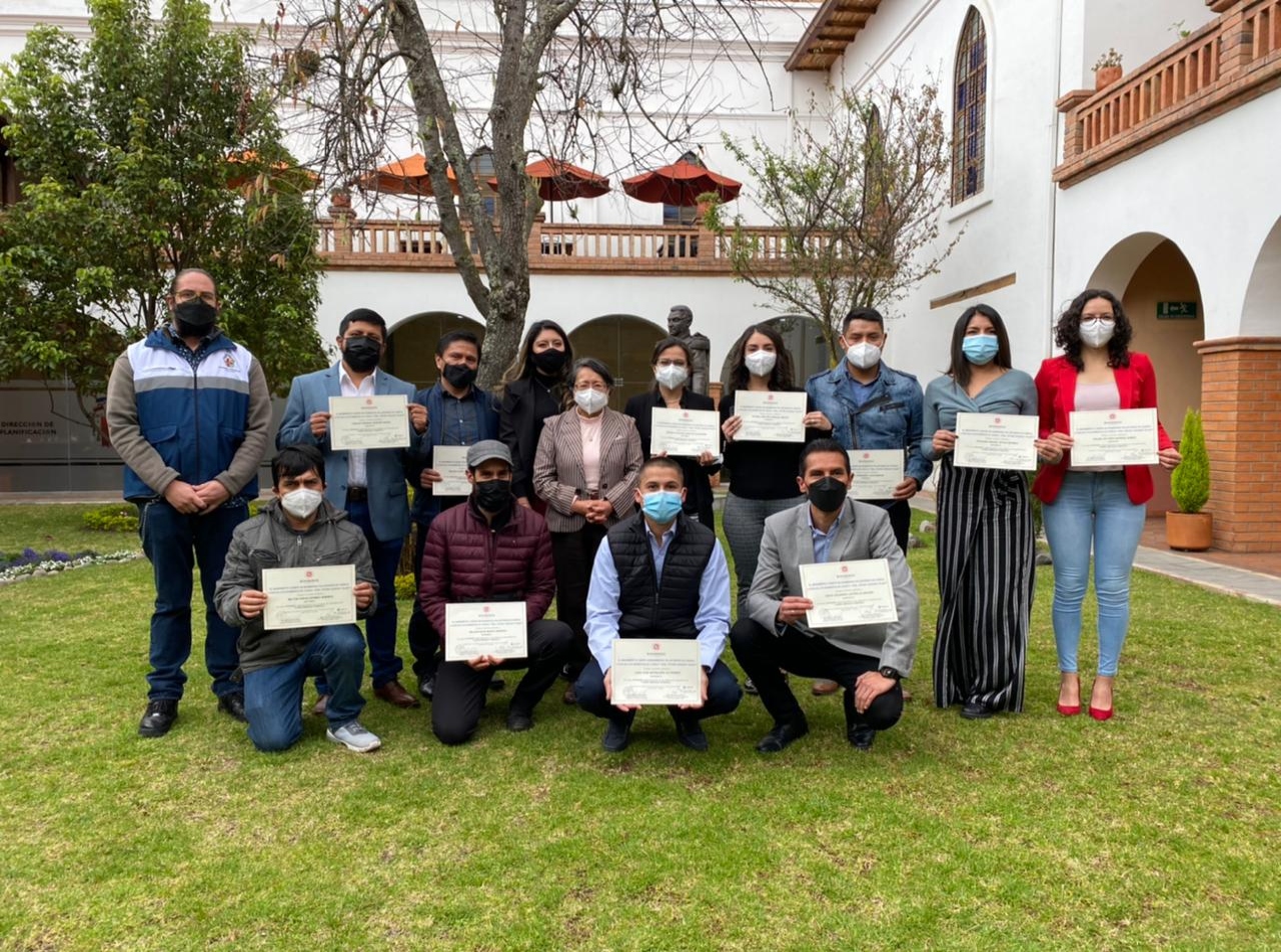 LA PREFECTURA DEL AZUAY FIRMÓ CONVENIO CON EL BENEMÉRITO CUERPO DE BOMBEROS VOLUNTARIOS DE CUENCA