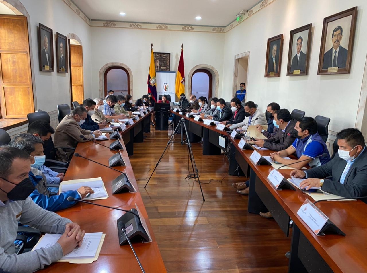 CÁMARA PROVINCIAL DEL AZUAY SESIONÓ Y DESIGNÓ LAS COMISIONES PARA SU FUNCIONAMIENTO