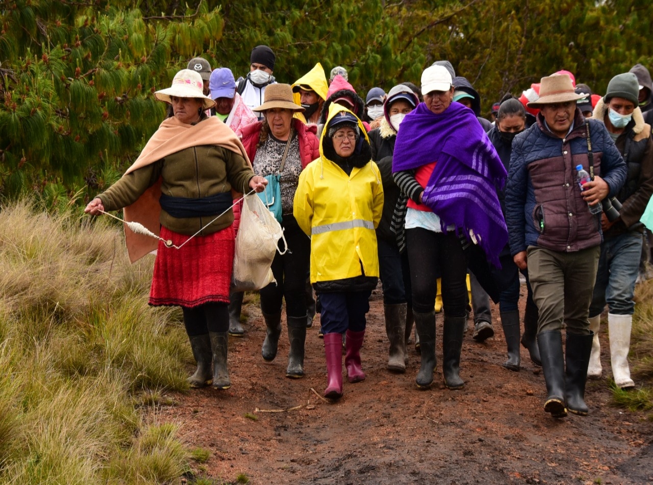 GOBIERNO PROVINCIAL DEL AZUAY VISITA AL CERRO EL MOZO PARA DEFENSA DEL AGUA