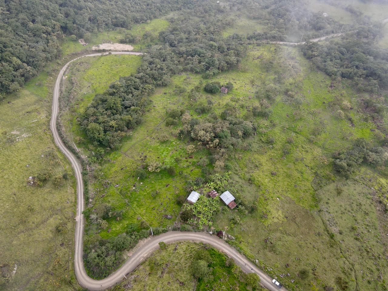 PREFECTA DEL AZUAY RECORRE LA COMUNIDAD ÑUGROPAMBA, EN PUCARÁ, PARA ESTABLECER JUNTO A LA POBLACIÓN LAS NECESIDADES LOCALES