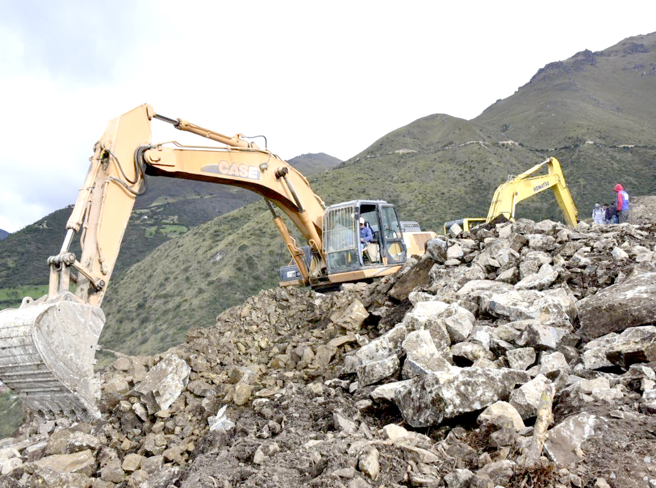 GOBIERNO PROVINCIAL DEL AZUAY INICIA TRABAJOS EN EL TALUD DEL KM 49