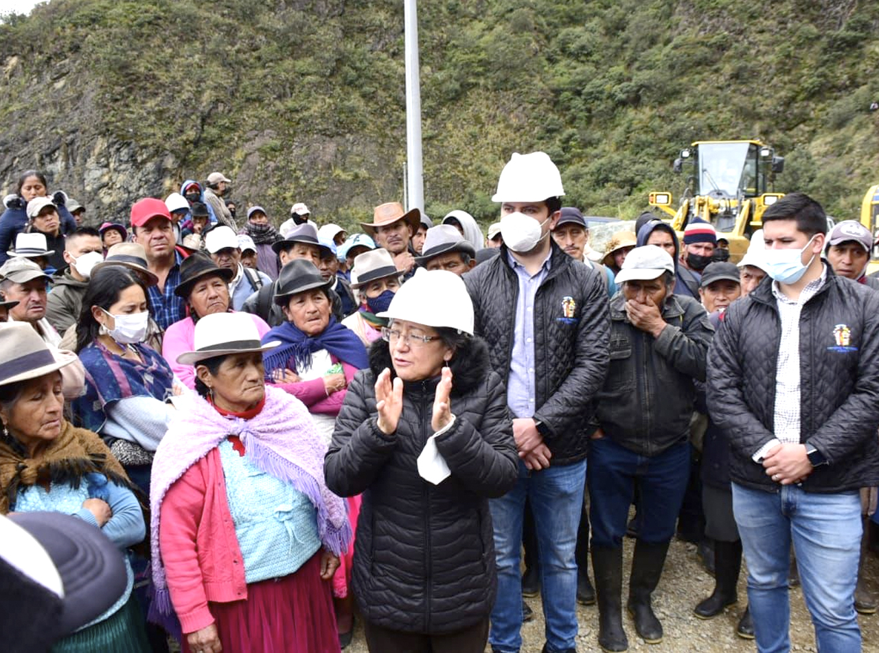 GOBIERNO PROVINCIAL DEL AZUAY IMPULSA OBRAS DE MITIGACIÓN EN EL KM 49 DE LA VÍA CUENCA – MOLLETURO- EL EMPALME