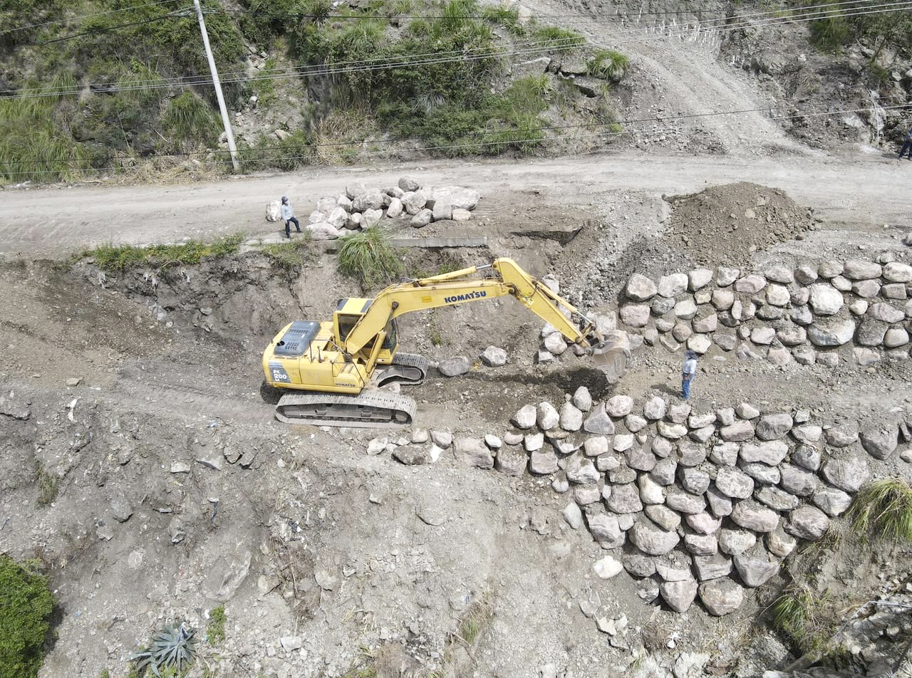 GOBIERNO PROVINCIAL DEL AZUAY DA RESPUESTA INMEDIATA A EMERGENCIAS VIALES