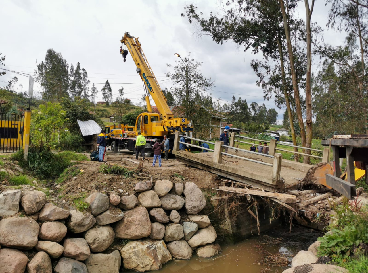 PUENTE POLOMA – ACACIAS – PUCACRUZ FUE INTERVENIDO EN BENEFICIO DE LA CONECTIVIDAD DEL AZUAY