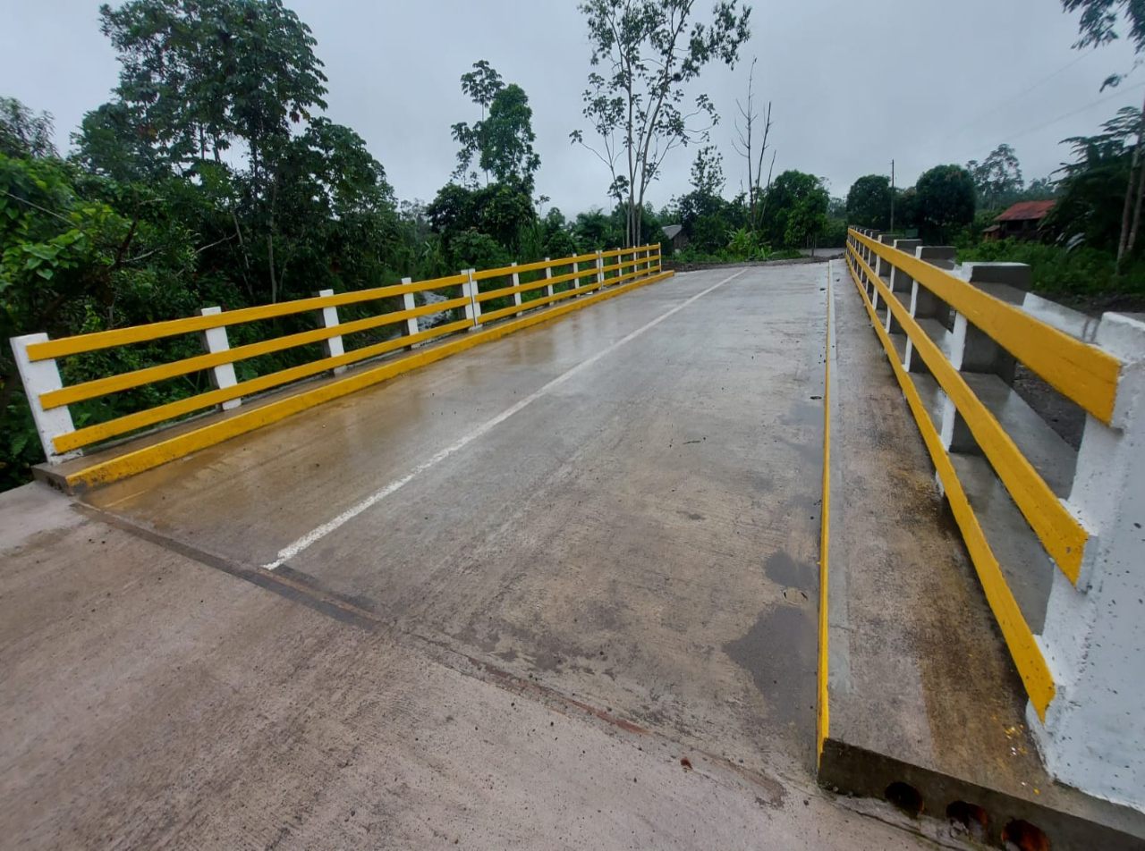 GOBIERNO PROVINCIAL DEL AZUAY CONCLUYÓ LA CONSTRUCCIÓN DE PUENTES EN COMUNIDADES DE MOLLETURO