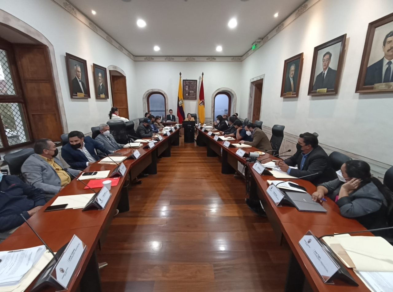 PREFECTURA DEL AZUAY DEFIENDE CON FIRMEZA LOS INTERESES DE LA PROVINCIA