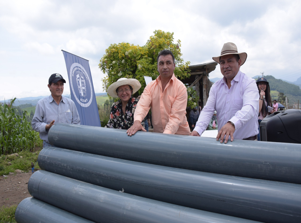 FORTALECEMOS EL SISTEMA DE RIEGO DE TUTUPALI GRANDE CON LA ENTREGA DE MATERIALES