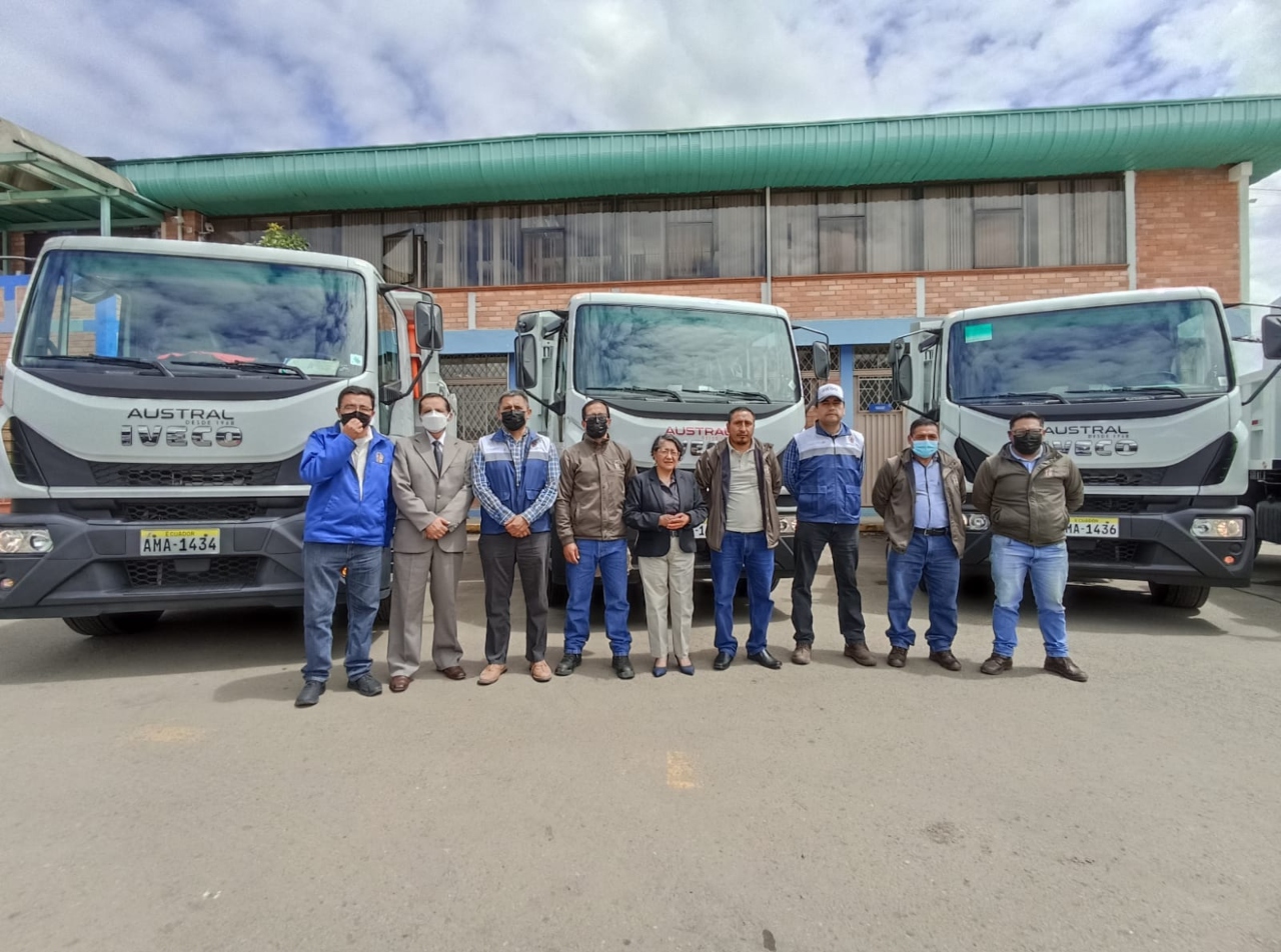 GOBIERNO PROVINCIAL DEL AZUAY INCORPORA MAQUINARIA NUEVA PARA VIALIDAD Y RIEGO