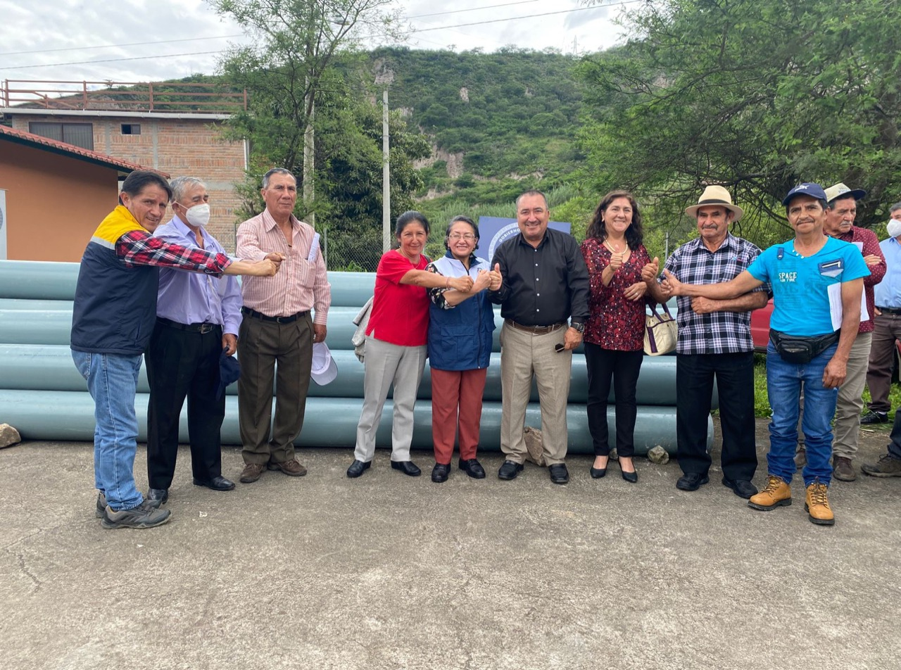 GOBIERNO PROVINCIAL DEL AZUAY DOTA DE TUBERÍA AL CANTÓN SANTA ISABEL