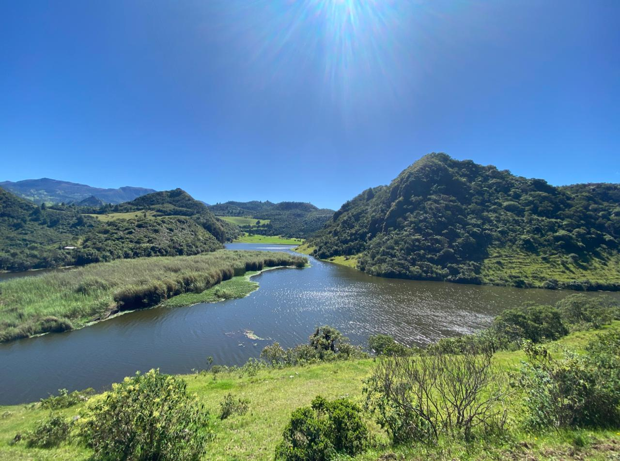 GOBIERNO PROVINCIAL DEL AZUAY TRABAJA EN LA RESTAURACIÓN AMBIENTAL DE 3 LAGUNAS EN LA PROVINCIA