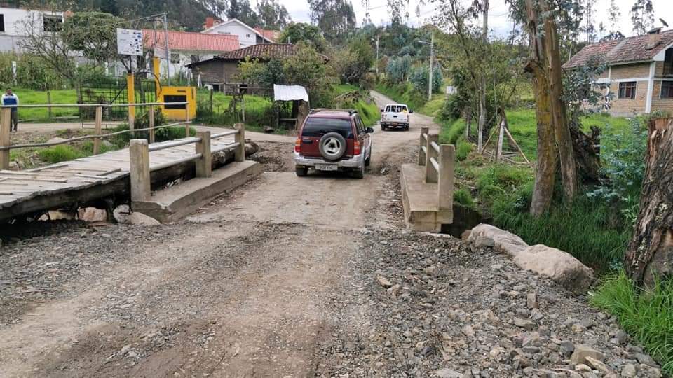 GOBIERNO PROVINCIAL DEL AZUAY HABILITA PUENTE EN EL VALLE
