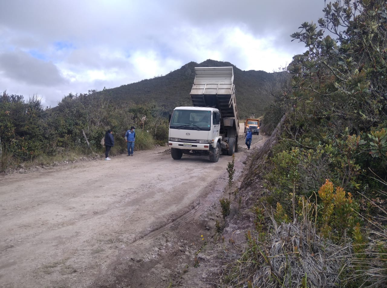 GOBIERNO PROVINCIAL DEL AZUAY EJECUTA EL MEJORAMIENTO DE VÍAS EN SÍGSIG Y CUENCA