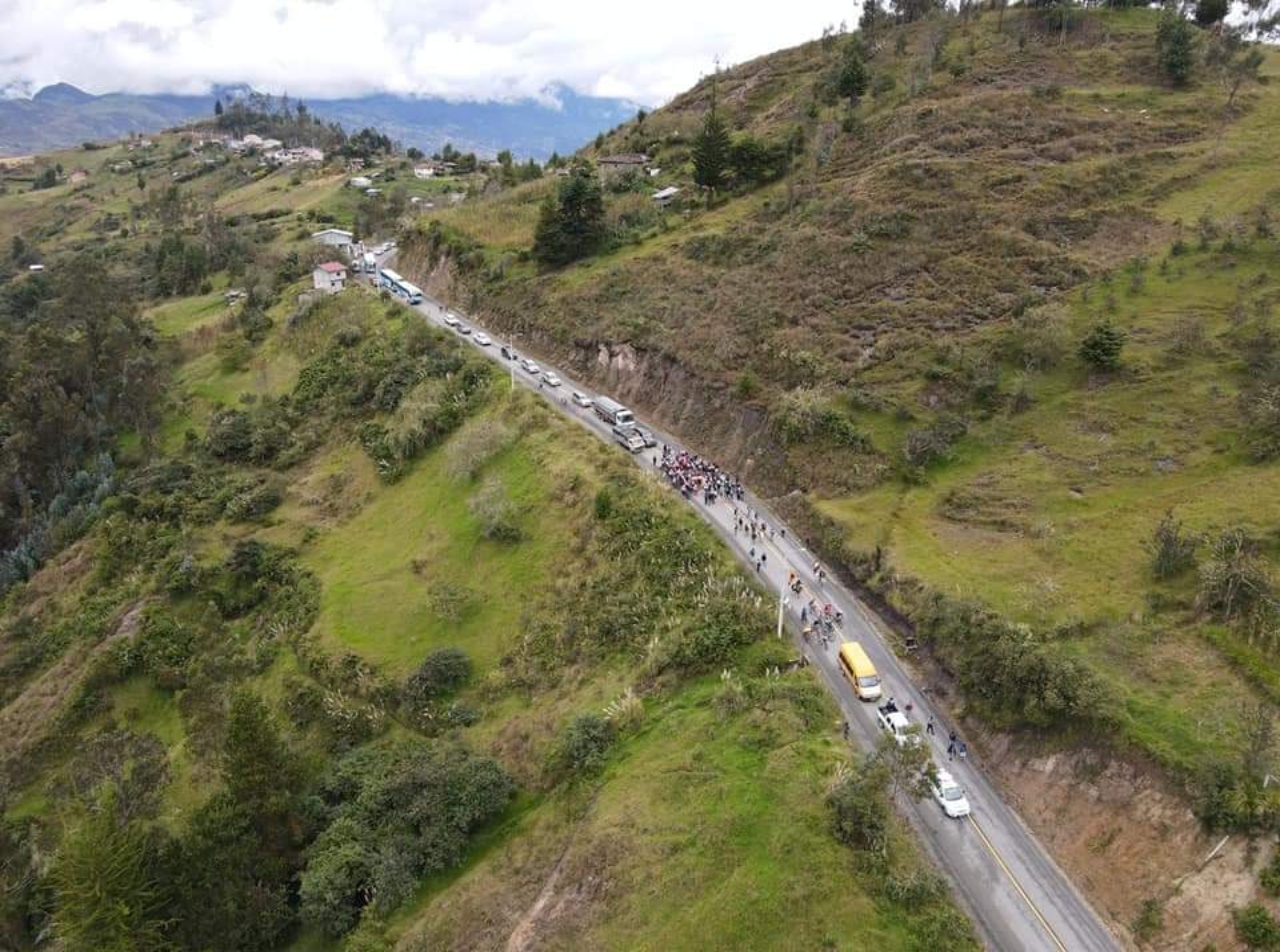 GOBIERNO PROVINCIAL DEL AZUAY ENTREGA VÍA QUE UNE A SAN JUAN Y SAN BARTOLOMÉ