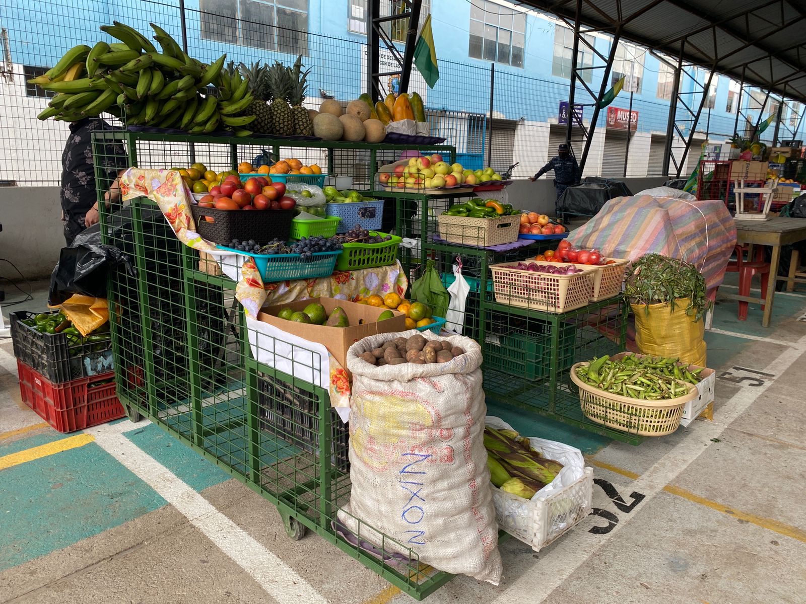 COMERCIANTES EN SANTA ISABEL RECIBEN IMPLEMENTOS PARA MEJORAR LA COMERCIALIZACIÓN DE SUS PRODUCTOS