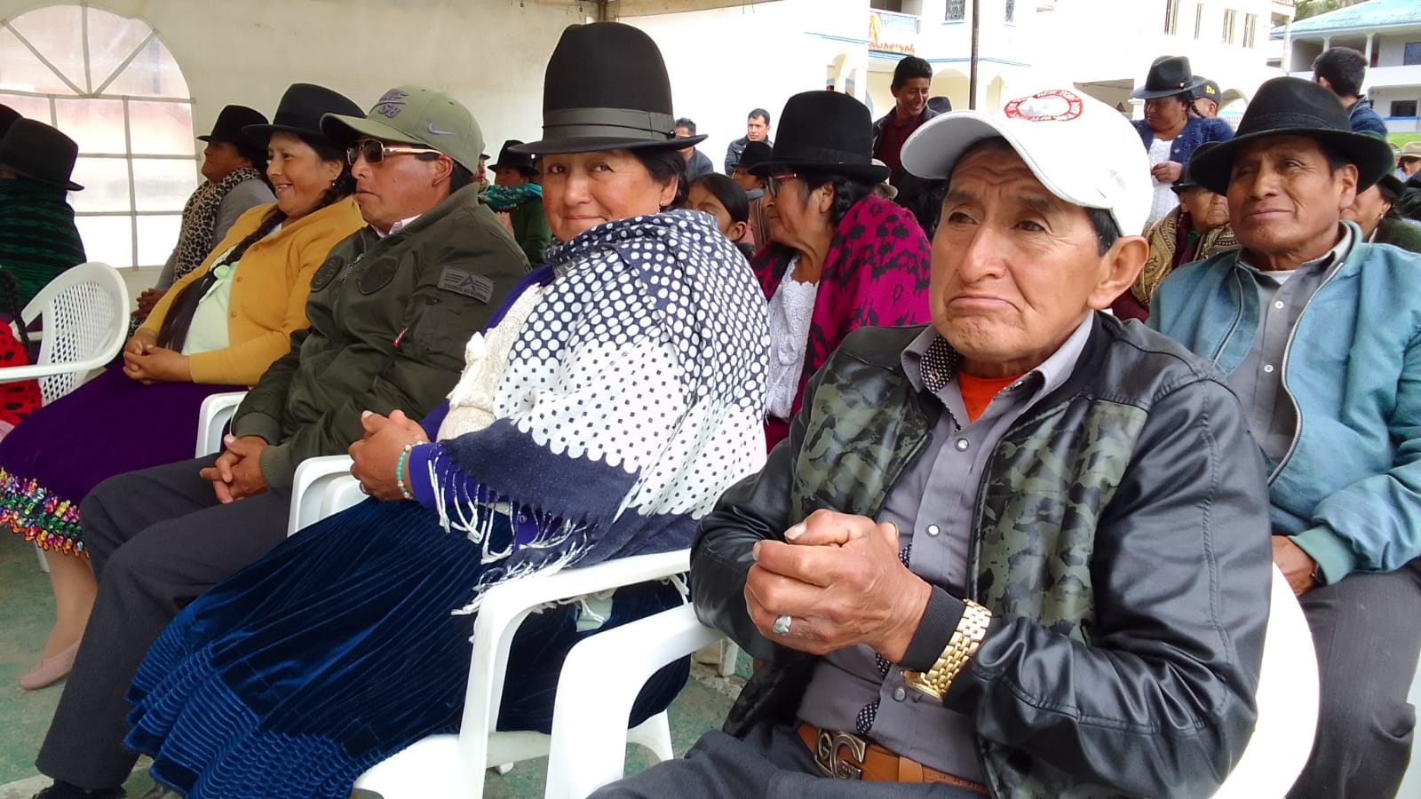 ASFALTO PARA LA COMUNIDAD DE ZHIÑA