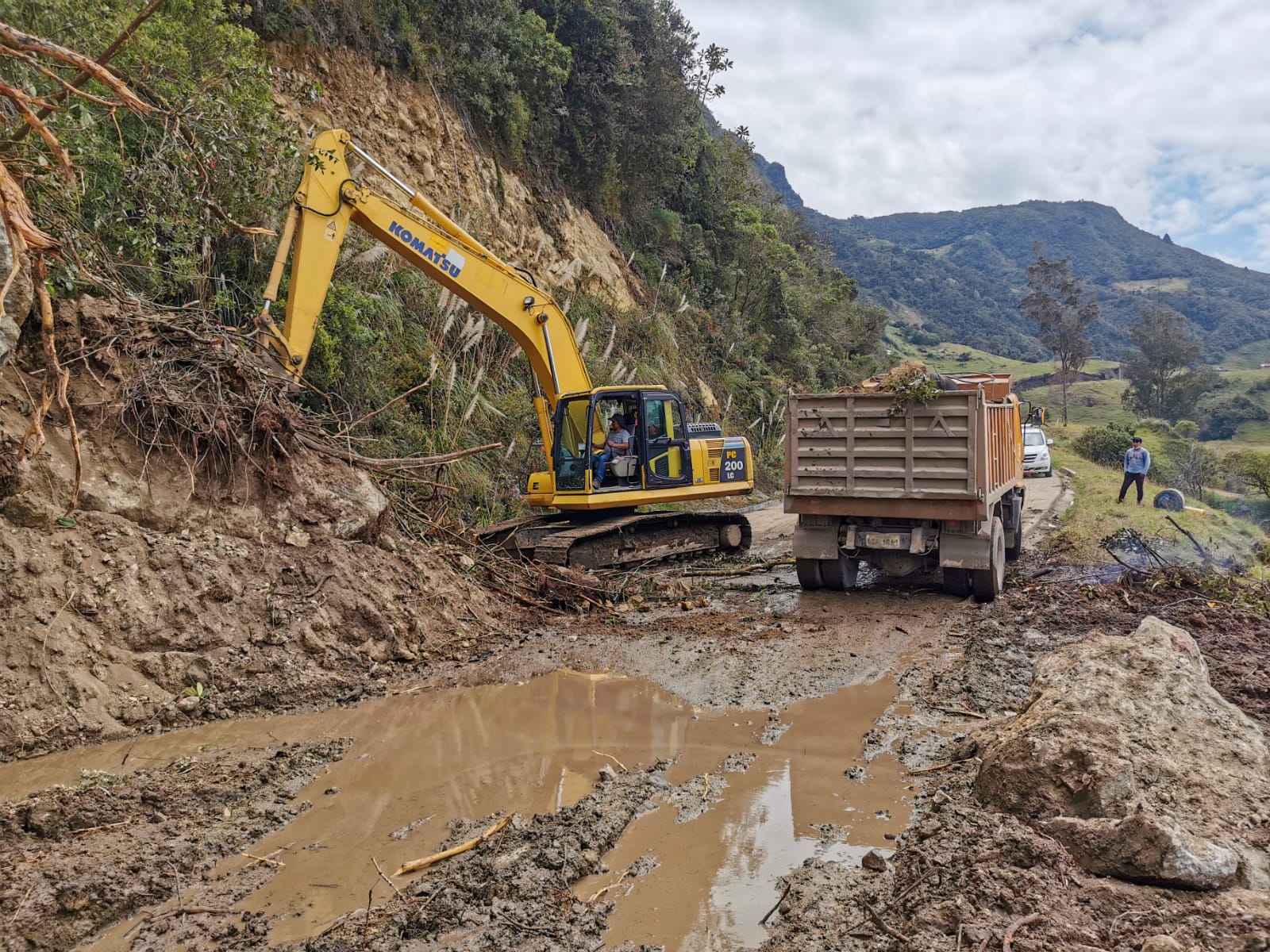 Gobierno Provincial del Azuay atiende las emergencias ocurridas en la provincia