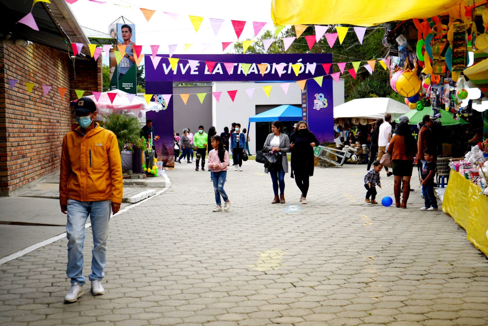 Artesanos de la provincia del Azuay formaron parte de la Feria de Loja gracias al acompañamiento de Desarrollo Productivo del GPA