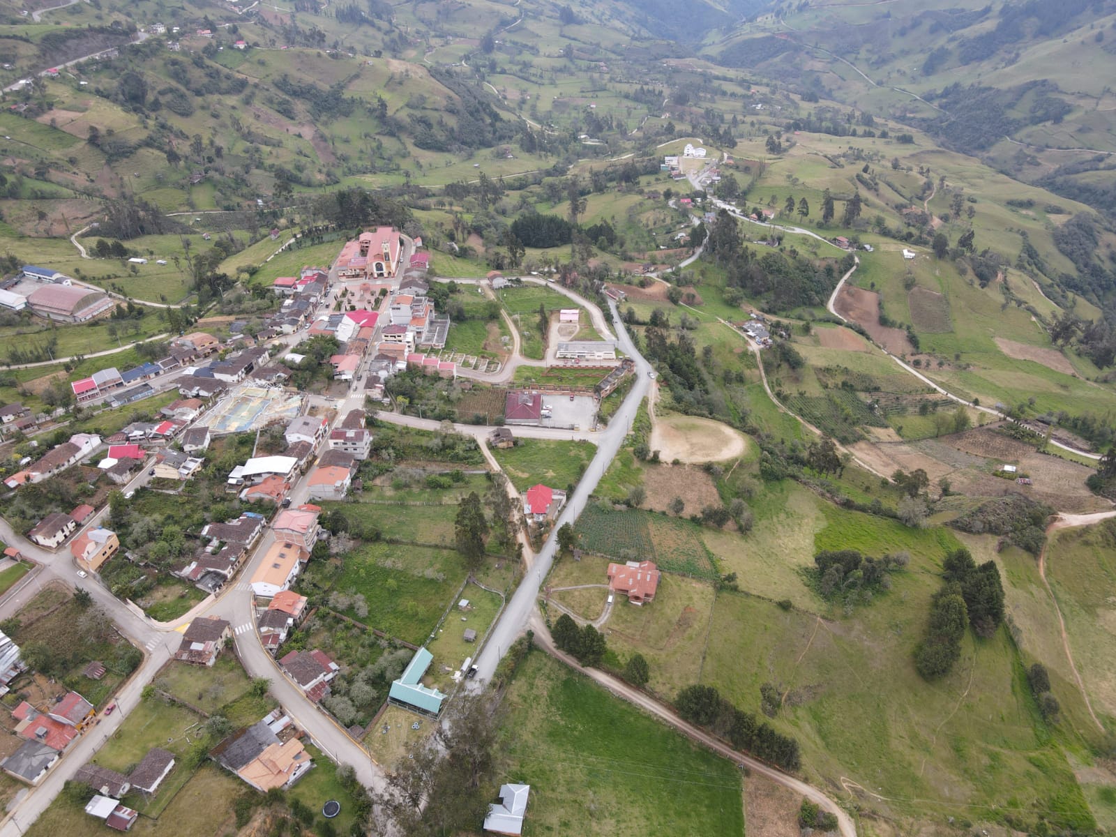 El Gobierno Provincial del Azuay entregó e inauguró la vía El Pan – Huintul