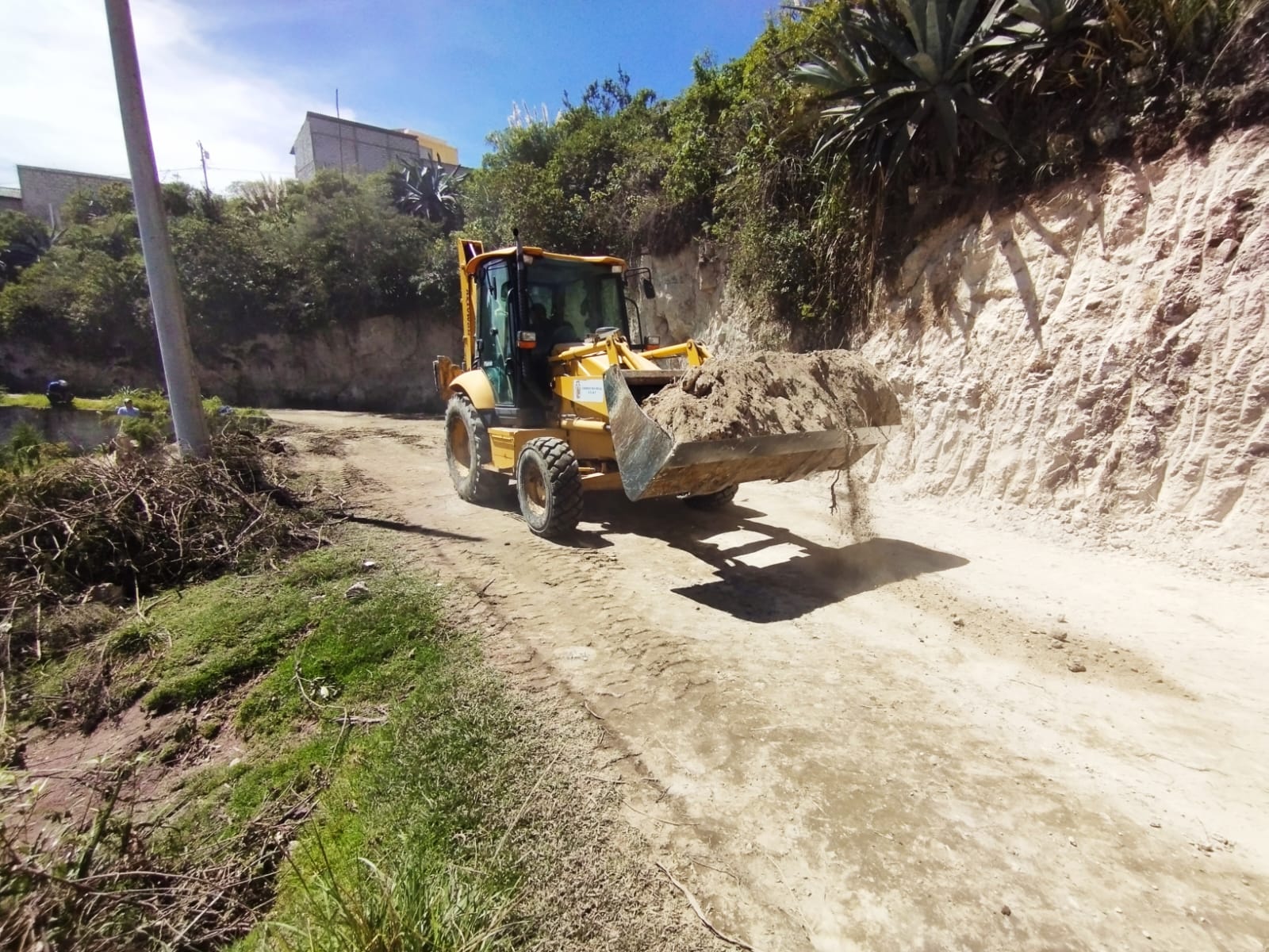 El Gobierno Provincial del Azuay apoya en Tocteloma-Gualaceo tras la emergencia presentada