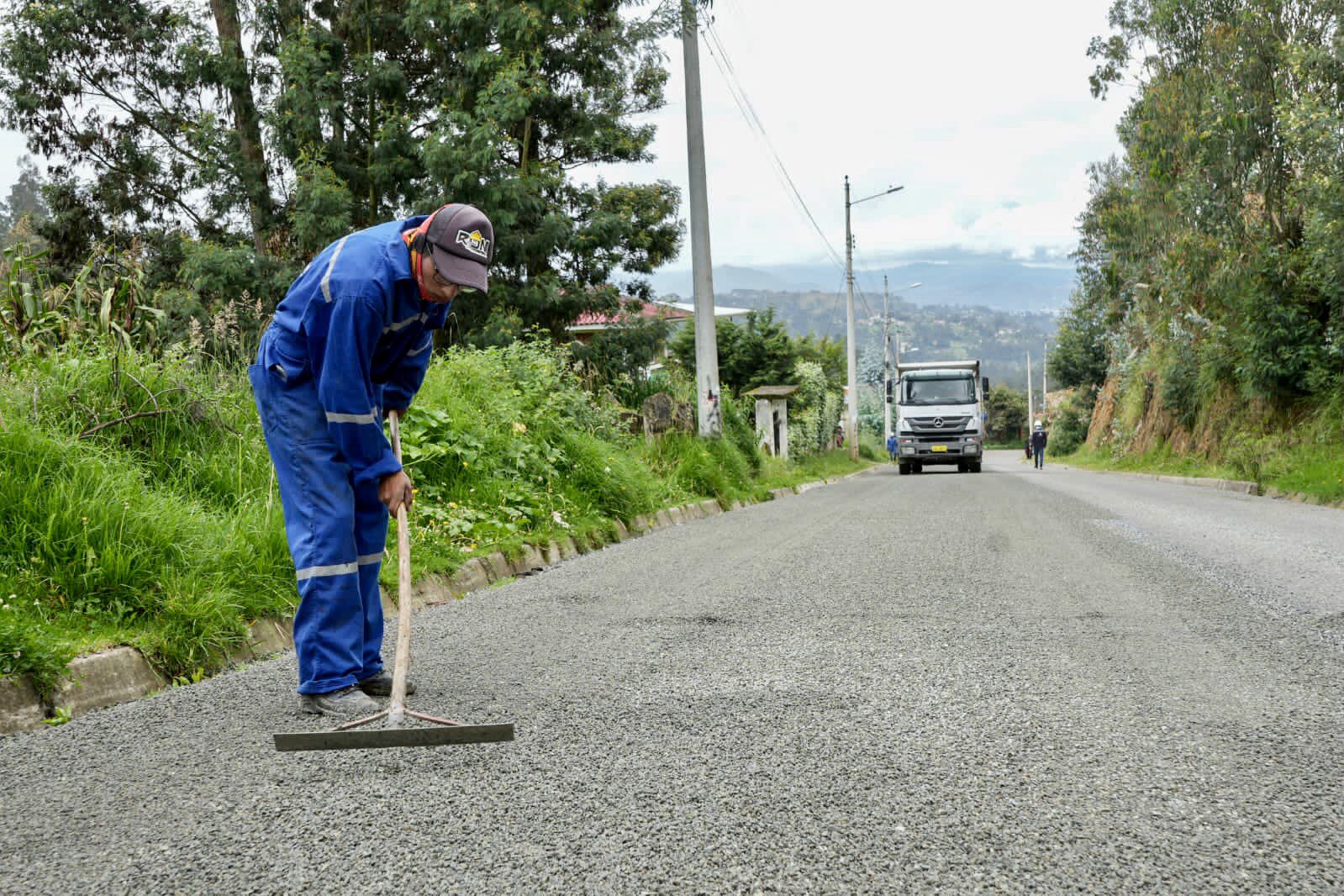 PREFECTURA MEJORA LA VIALIDAD DE LA PARROQUIA OCTAVIO CORDERO