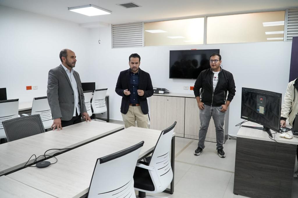 PREFECTURA Y UNIVERSIDAD CATÓLICA SE UNEN PARA EJECUTAR PROYECTOS EN EL AZUAY