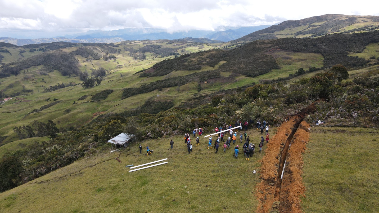 PREFECTURA MEJORA EL SISTEMA DE RIEGO CAÑAS BRAVAS-PAUTE/CHICÁN