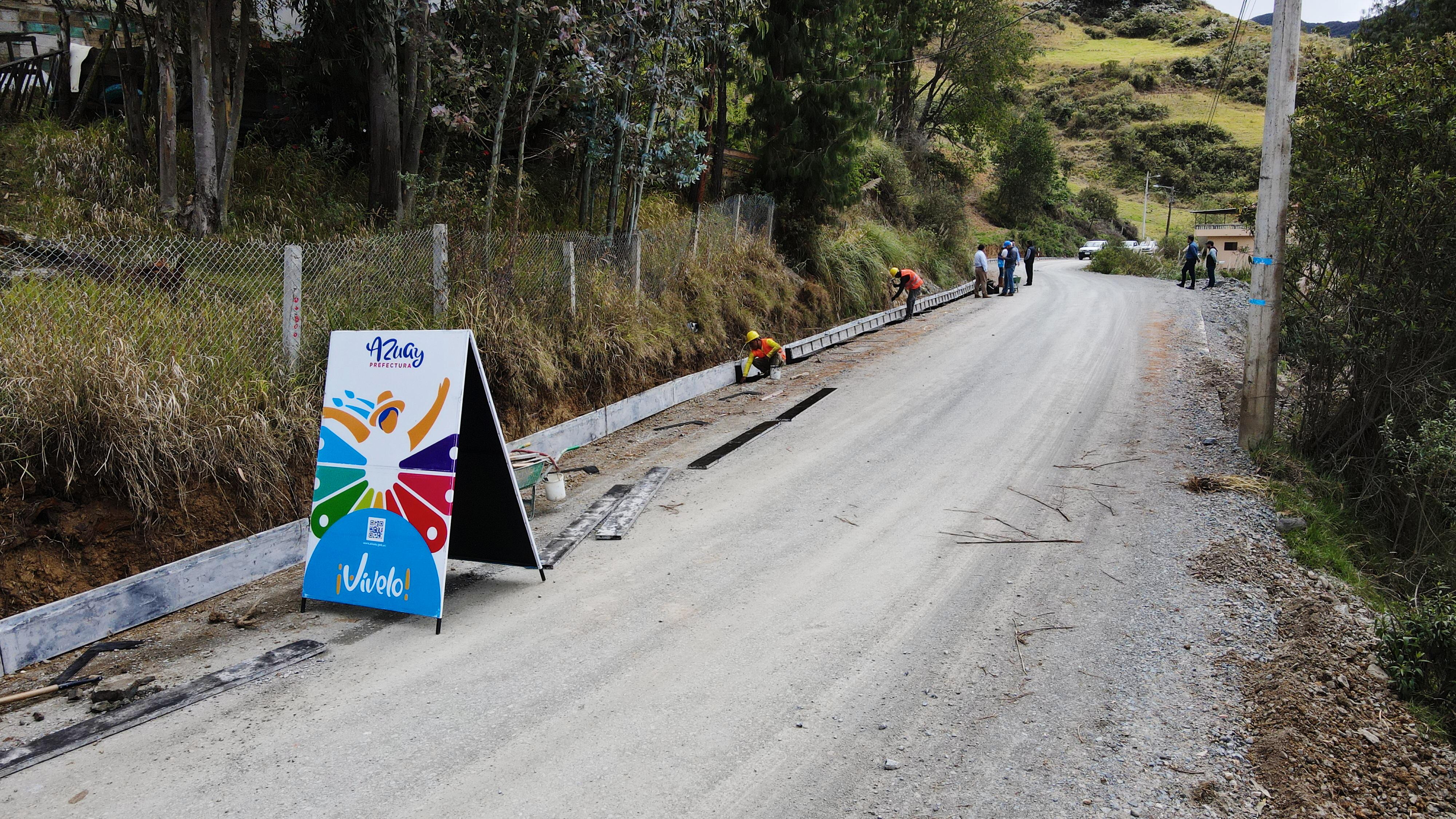 PREFECTURA DE AZUAY CAMBIA LA MATRIZ VIAL EN MARIANO MORENO