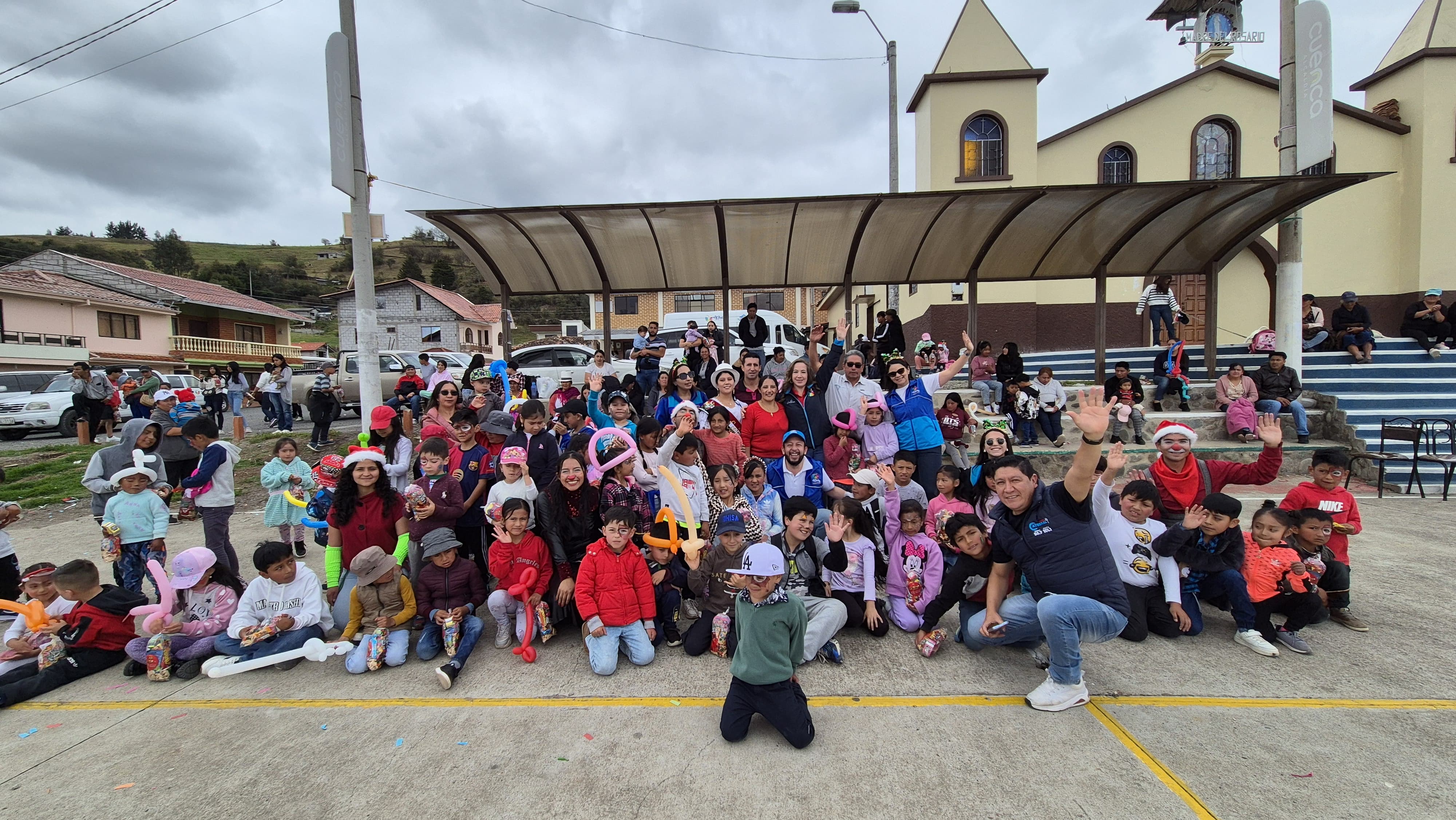 La Prefectura de Azuay recorre la provincia con las “Caravanas de Navidad”