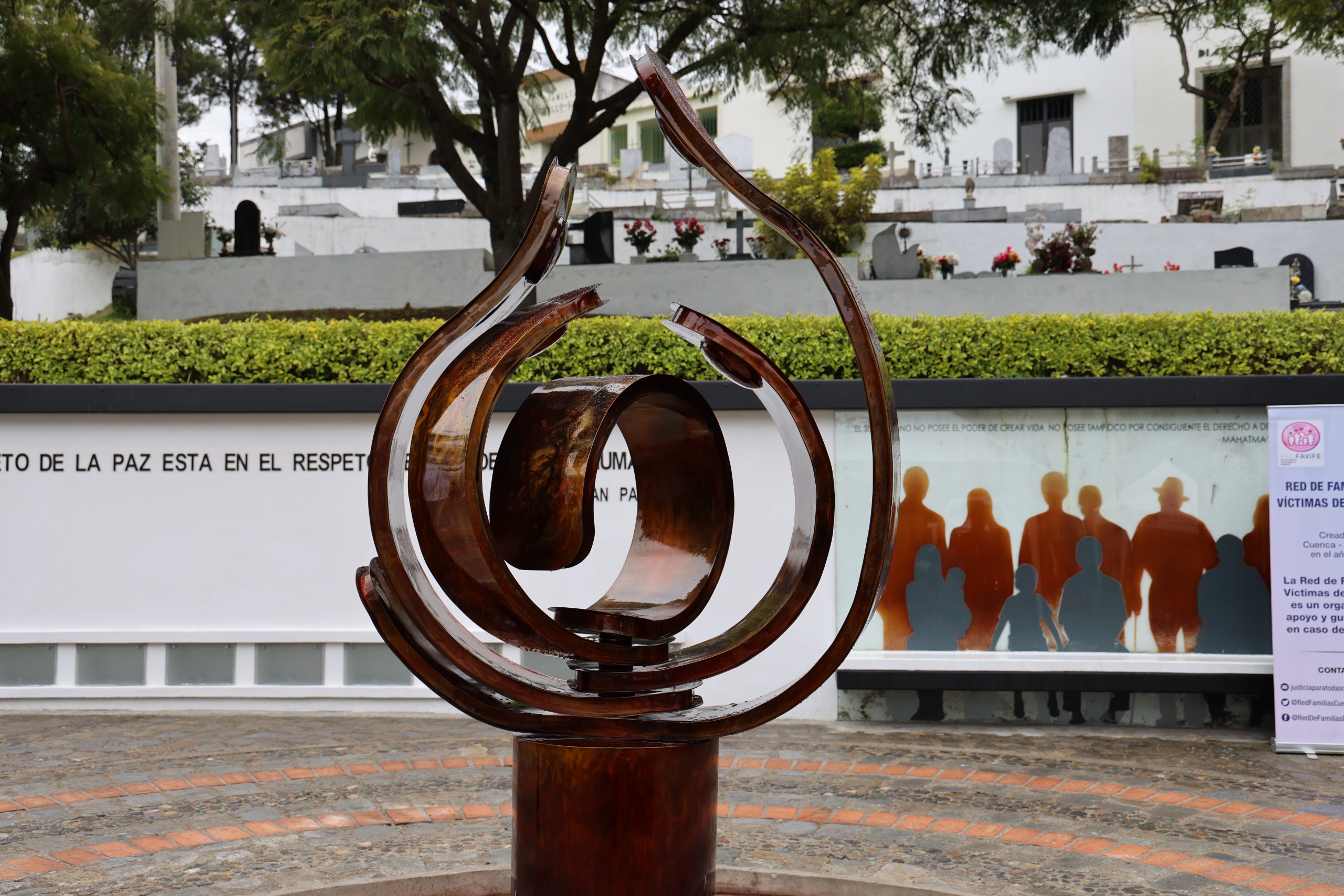 En Azuay se devela el primer memorial en honor a las víctimas de femicidio