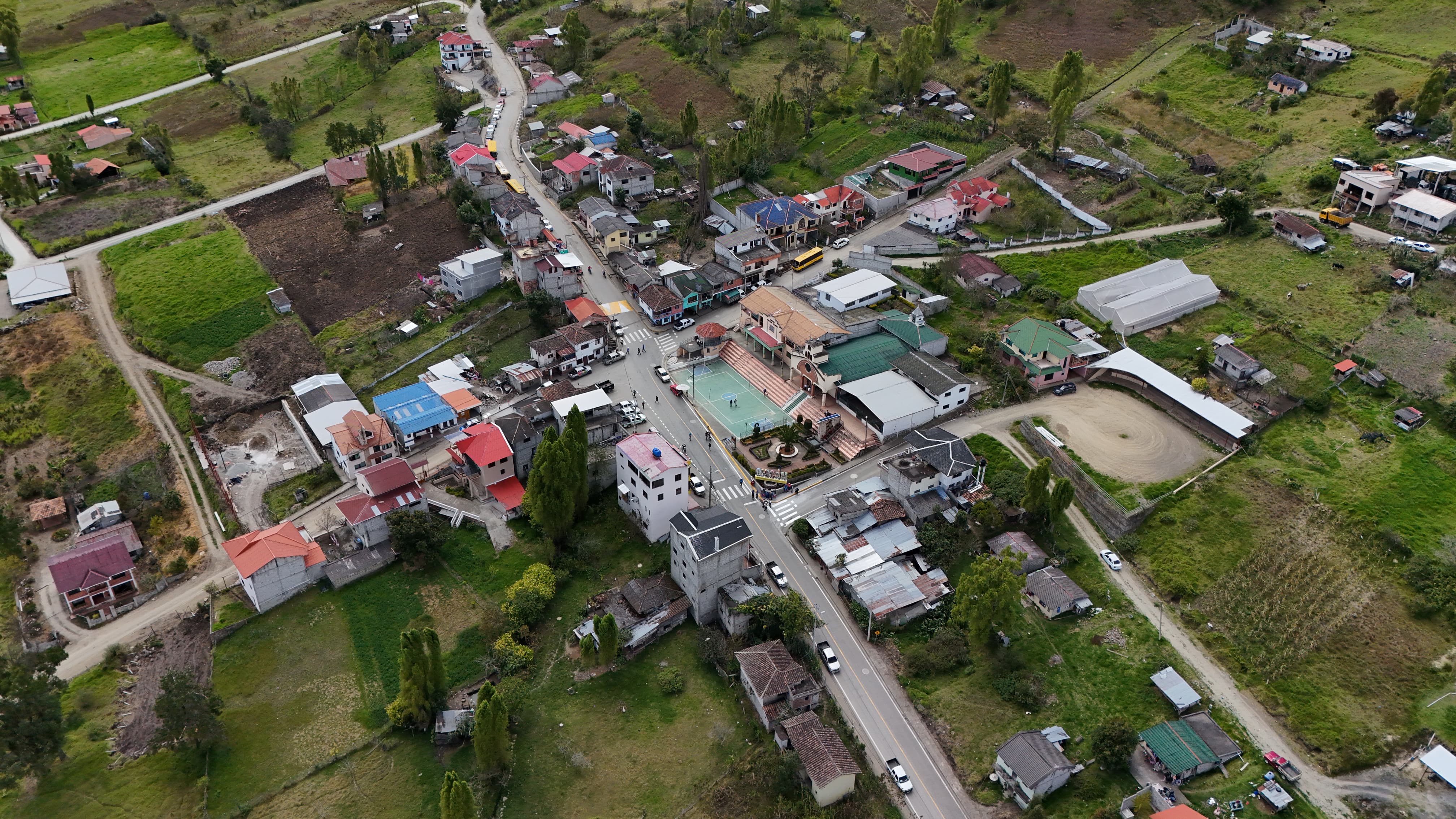 El asfaltado de la vía Certag – Y de Uzhupud – Chicán llega a la comunidad tras 25 años de espera